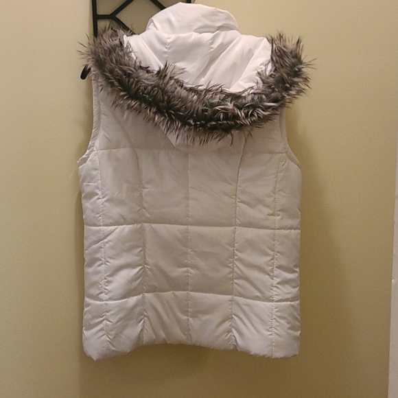 J.J. Basics Cargo Puffer Vest - Picture 6 of 7